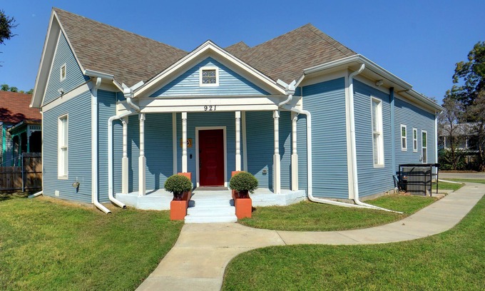 Fort Worth House | Historical House Minutes from Cultural District and Stockyards