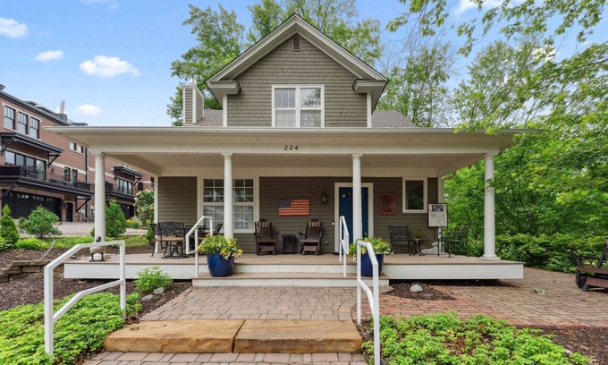 Wayzata House | Historical/Rustic home built in 1900s. Nestled just 300yrds form Lake Minnetonka