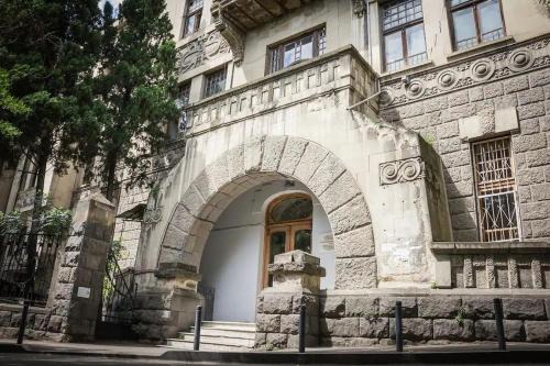 Sololaki Apartment | Historical spirit Duplex Loft