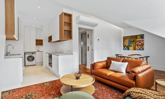 Hobart Central Business District Apartment | Historical Victoria Tavern Three