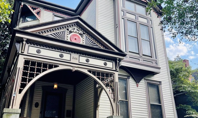 Woodward Heights House | Historical Villa w/hot tub-1block from Rupp