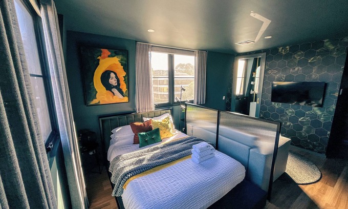 Braddon Apartment | ‘Hive’ Micro Stay — Bold, Cosy, Elevated!
