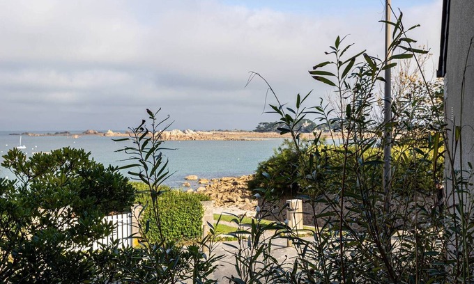 Penvenan Ski Chalet | hjem petite · Port Blanc Facing the sea