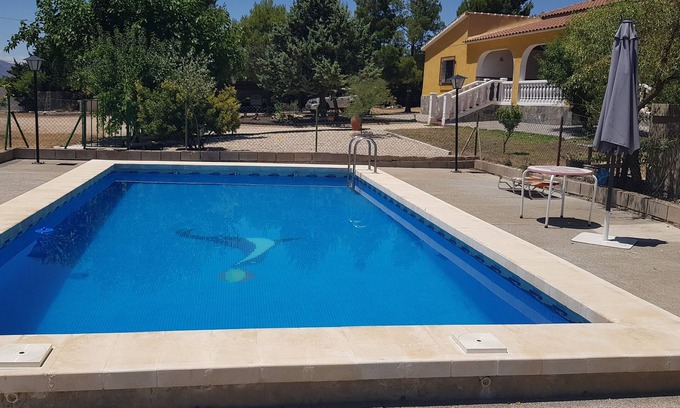 Yecla Ski Chalet | House with pool, barbecue and private garden, for the exclusive use of the tenant.