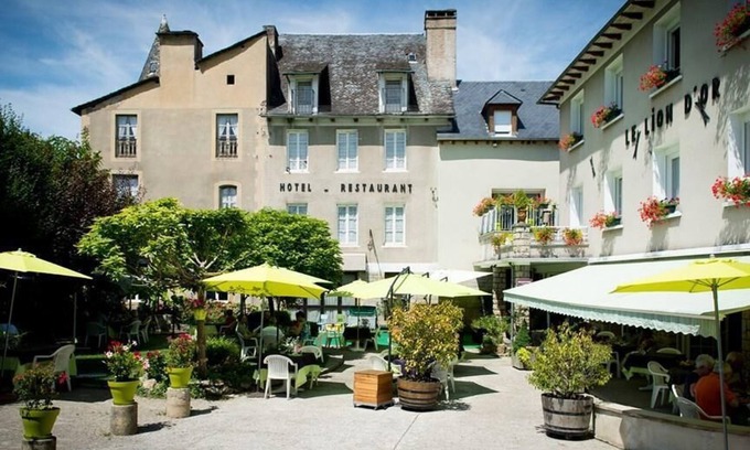 Saint-Geniez-d'Olt Hotel | Hotel Le Lion D'or
