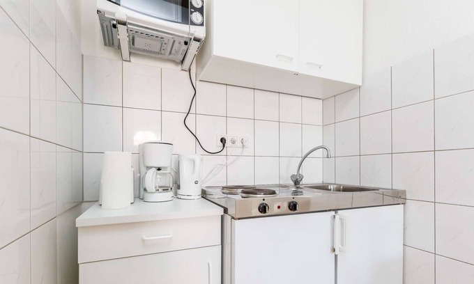 Golzheim Apartment | HÖ01 large apartment with dryer and washing machine