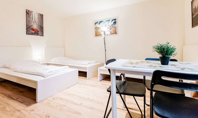 Solingen Apartment | HÖ01 large apartment with dryer and washing machine