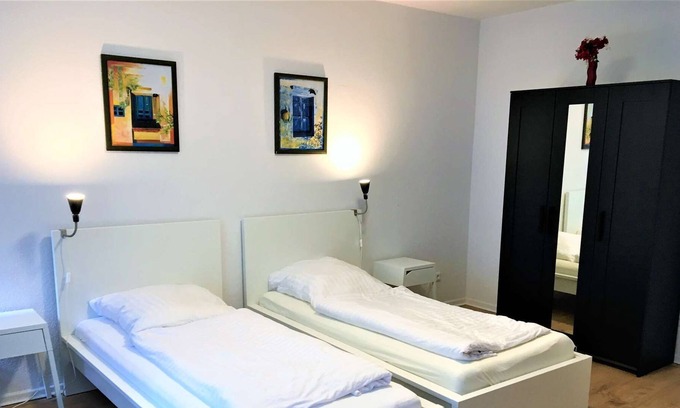 Dreikonigenviertel Apartment | HÖ01 large apartment with dryer and washing machine