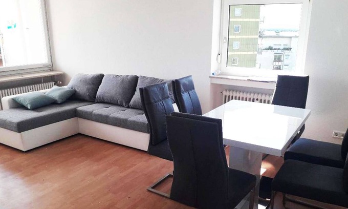 Eppelheim Apartment | HÖ01 large apartment with dryer and washing machine
