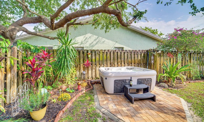 Hobe Sound Villa | Hobe Sound Villa w/Screened Porch: 4 Mi to Beach