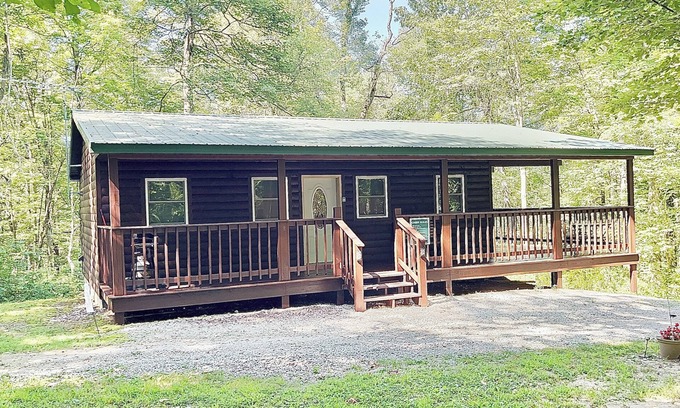 Rockbridge Cabin | Hocking hills backwoods retreat -Squirrel Haven