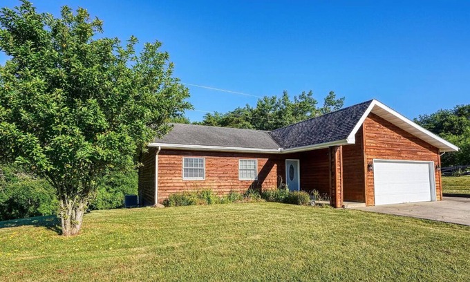 Logan Cabin | Hocking Hills Cedar Ranch Cabin