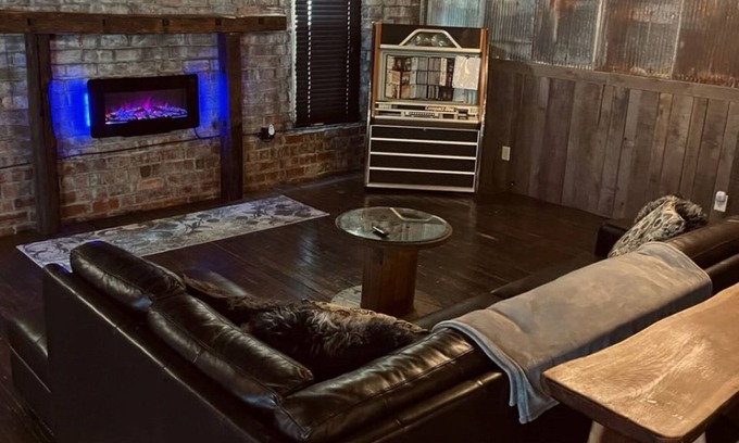 Logan Apartment | Hocking Hills Rusty Loft - Fireplace - GameRoom - Kitchen - Downtown Logan