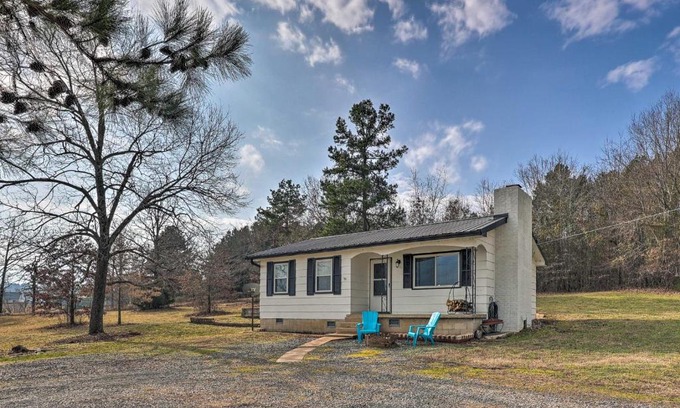 Hodgen House | Hodgen Cottage on 650 Acres, Cozy and Scenic