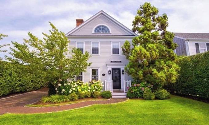 Naushop House | Hog Heaven-Quintessential ACK in Naushop w/Pool & Tennis ~ Near Beaches & Town
