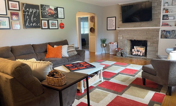 Miller Southside House | HOKIE TAILGATE HEAVEN - Walking distance to stadium, campus, and downtown