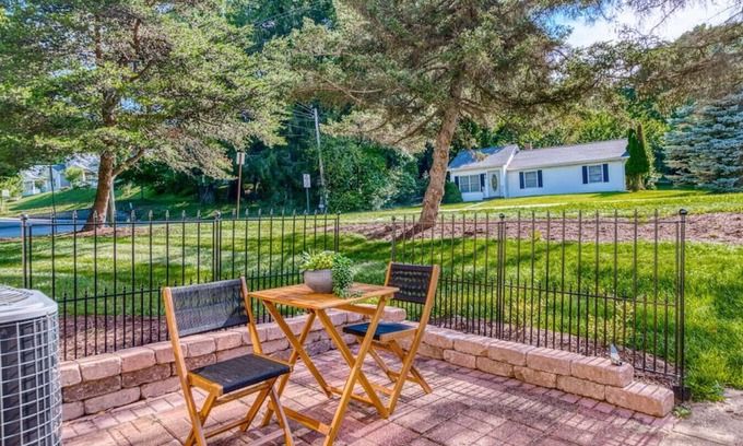 Grissom - Highland Apartment | Hokie Townhouse Amazing Location + Pool Access