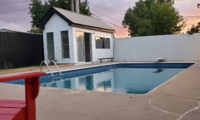Midwest City House | Hol2 · Spacious Layout Self CheckIn W/D