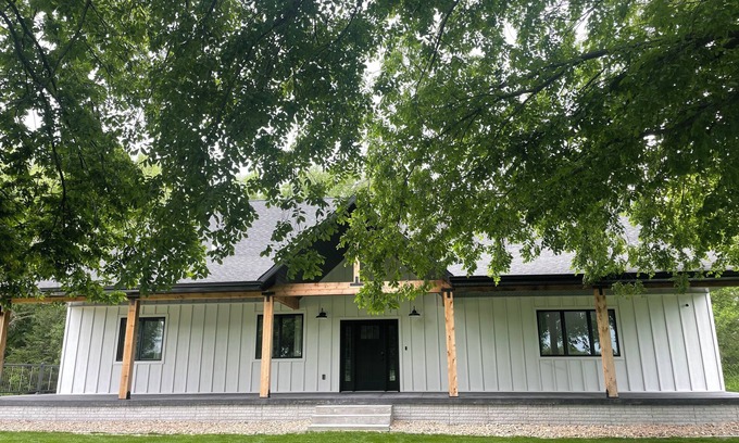 Loup City House | Hole 4 Hideaway