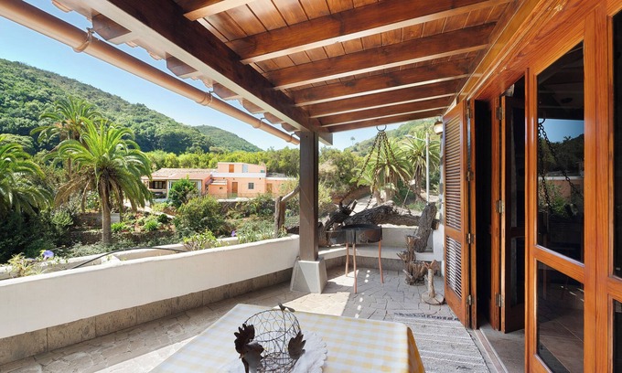 Agulo House | Holiday Home 'Casa Rural Medina 2' with Mountain View and Wi-Fi