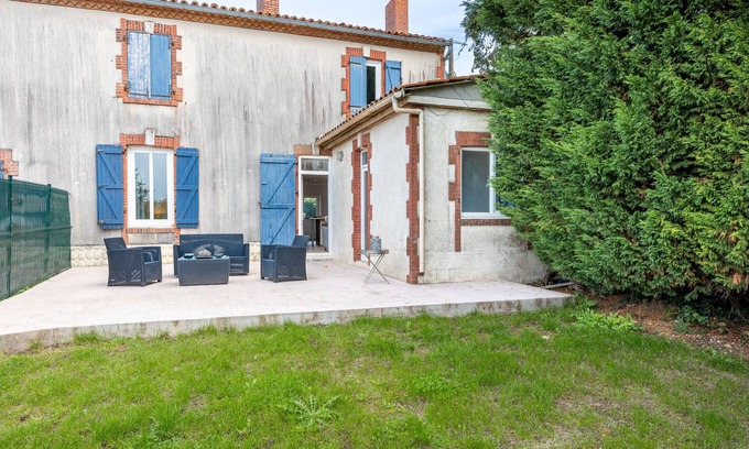 Saint-Martin-des-Fontaines House | Holiday Home 'Gite Les Garnes 4 Personnes' with Private Terrace, Private Garden and Wi-Fi