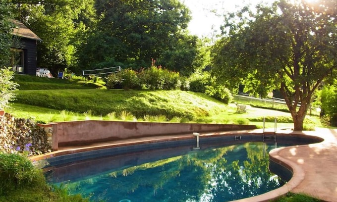 Saint-Pierre-de-Cormeilles House | Holiday Home 'Maison, Piscine, Proche Deauville' with Private Pool, Shared Terrace and Wi-Fi