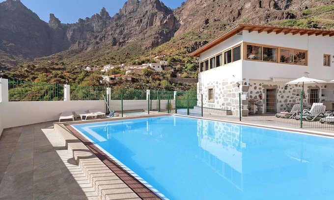 La Solana Villa | Holiday Home Risco Blanco with Mountain Views, Shared Pool, A/C and Wi-Fi