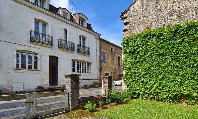 Villefranche-du-Perigord House | Holiday home near a private garden
