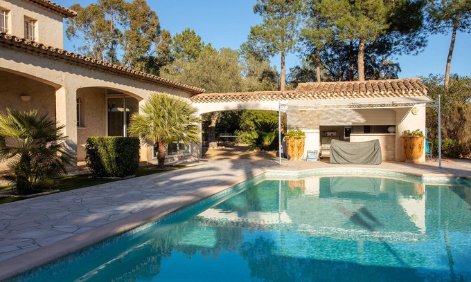La Bouverie Apartment | Holiday Apartment "Clos Saint Jean" with Pool, Private Terrace & Wi-Fi