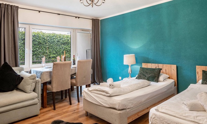 Unterwiehre-Sud Apartment | Holiday Apartment 'Vauban Freiburg' with Private Terrace, Balcony and Wi-Fi