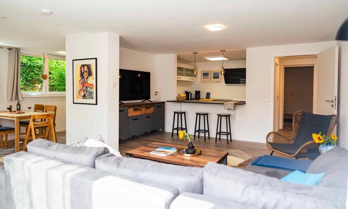 Singen Apartment | Holiday Apartment "Seewest" with Wi-Fi