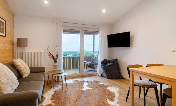 Donaueschingen Apartment | 'Holiday Apartment Weitblick' with Shared Garden, Balcony and Wi-Fi