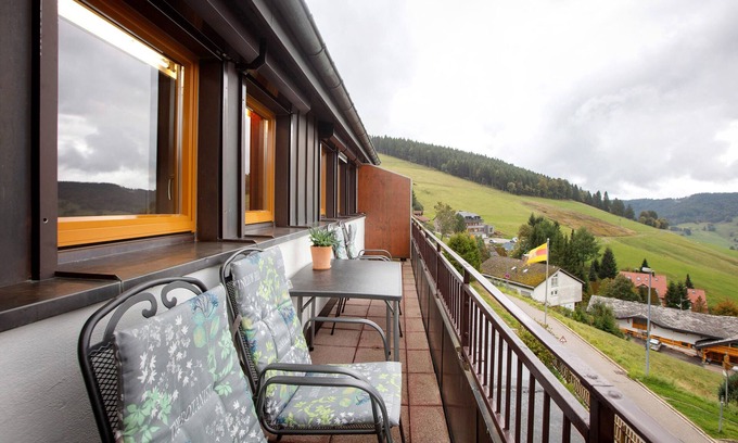 Todtnauberg Apartment | Holiday Apartment '5, 65 sqm' with Mountain View, Shared Terrace and Wi-Fi