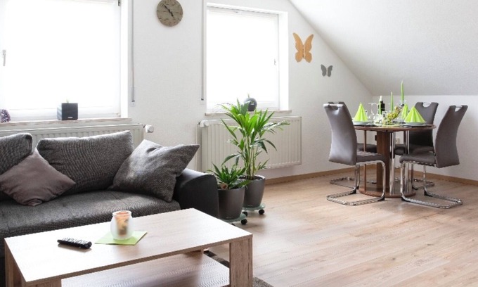 Marktbergel Apartment | Holiday Apartment 'Am Palmengarten' with Balcony and Wi-Fi