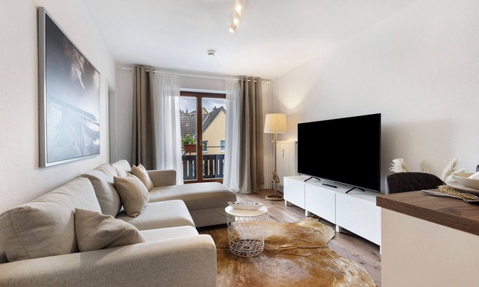 Ponitz am See Apartment | Holiday Apartment 'Alte Meierei Heimathafen' with Shared Garden, Balcony and Wi-Fi