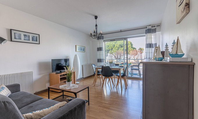 Arcachon Apartment | Holiday Apartment "Appartement vue mer Arcachon" with Sea View, Balcony & Wi-Fi
