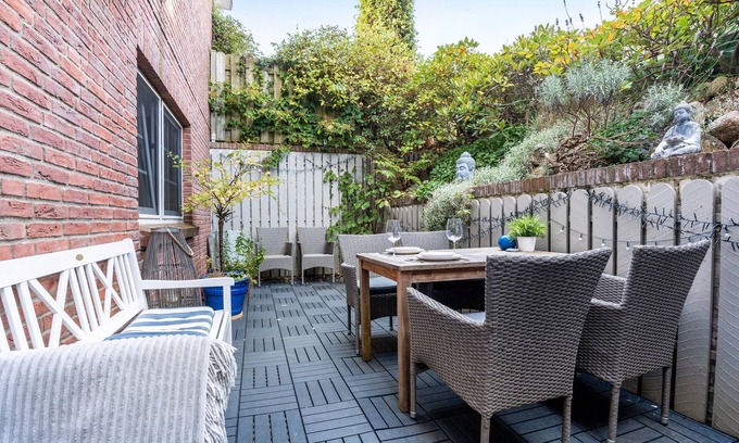 Schwedeneck Apartment | Holiday Apartment 'Beachhouse' with Private Terrace and Wi-Fi
