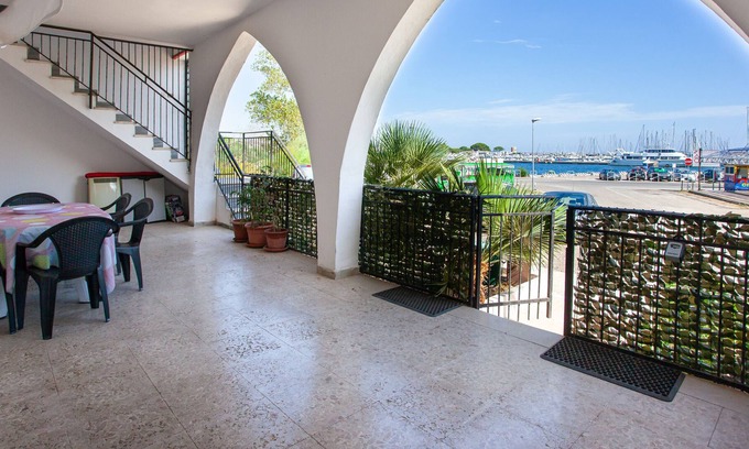 La Caletta Apartment | Holiday Apartment 'Beautiful house 350m from the beach' with Sea View, Terrace & Wi-Fi