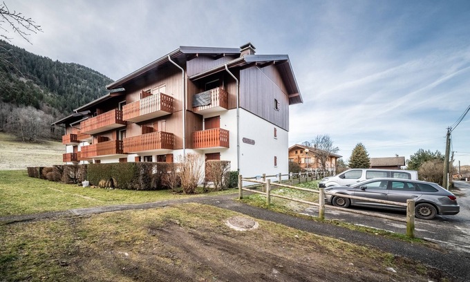 Bernex Apartment | Holiday Apartment "Bernex - 3 Personnes" with Mountain View & Private Terrace