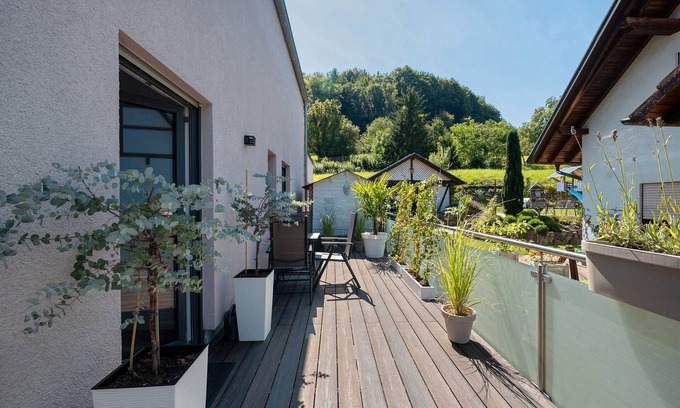 Munchweier Apartment | Holiday Apartment 'Bra Wa' with Mountain View, Private Terrace and Wi-Fi