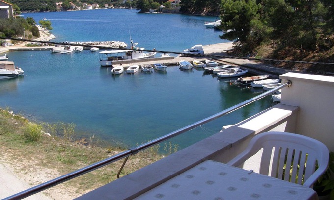 Brbinj House | Holiday apartment Brbinj for 1 - 4 persons with 2 bedrooms - Holiday house