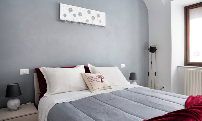 Guarene Apartment | Holiday Apartment "Casa Vacanze La Porta in Piazza" with Terrace