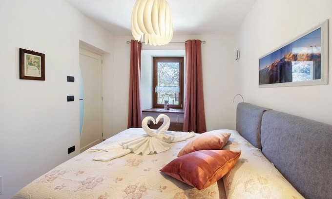 Lillianes Apartment | Holiday Apartment "Cucu - 2" with Mountain View, Private Terrace & Wi-Fi