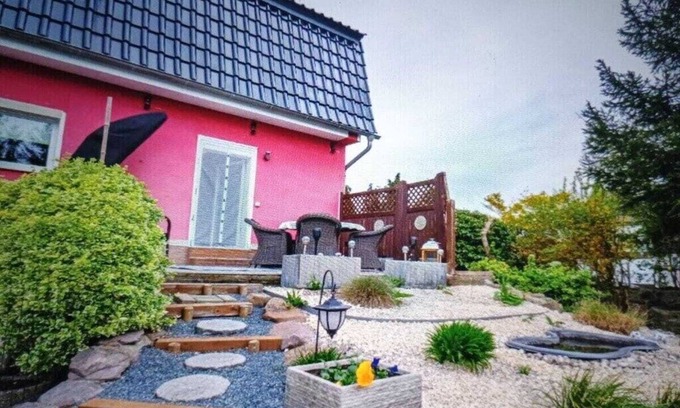 Neupetershain Nord House | Holiday apartment with dog