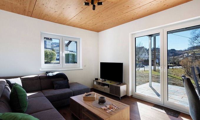 Fleckenberg Apartment | Holiday Apartment 'Bauernhof' with Mountain View, Private Terrace and Wi-Fi