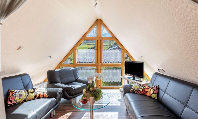 Unterkirnach Apartment | Holiday Apartment "Dachspitz - Junges Wohnen" with Shared Garden & Wi-Fi