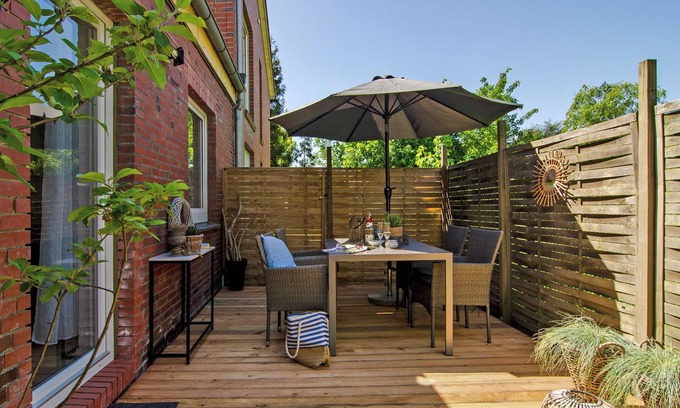 Warsingsfehn Apartment | Holiday Apartment "Fahrradland Meer" with Private Terrace and Wi-Fi