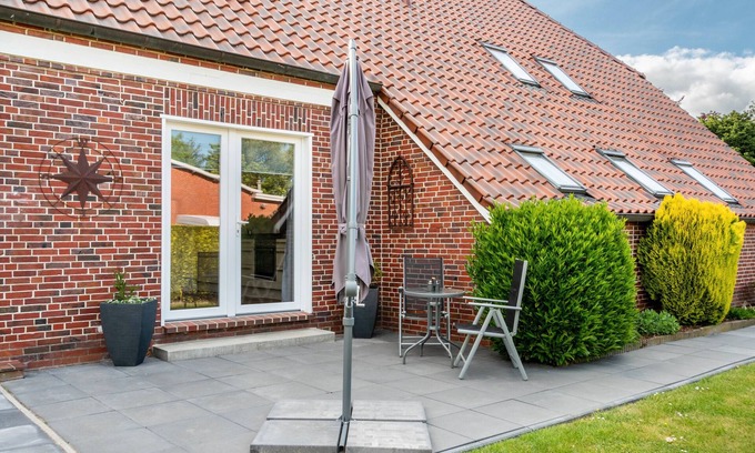 Emden Apartment | Holiday Apartment 'Ferienhaus Behrends' with Private Terrace and Wi-Fi