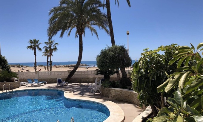 Calpe City Center Apartment | Holiday Apartment 'Front Line on the Beach' with Sea View, Pool, Garden & Wi-Fi