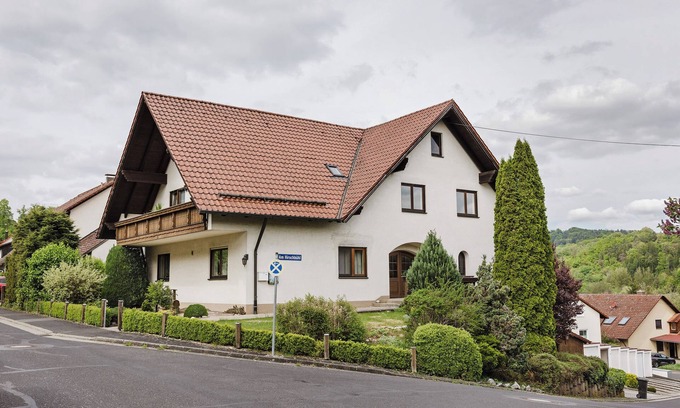 Weigendorf Apartment | Holiday Apartment 'Gerda' with Mountain View, Balcony and Wi-Fi